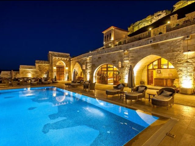 Cel mai luxos hotel: Kayakapi Premium Caves Cappadocia in Turcia