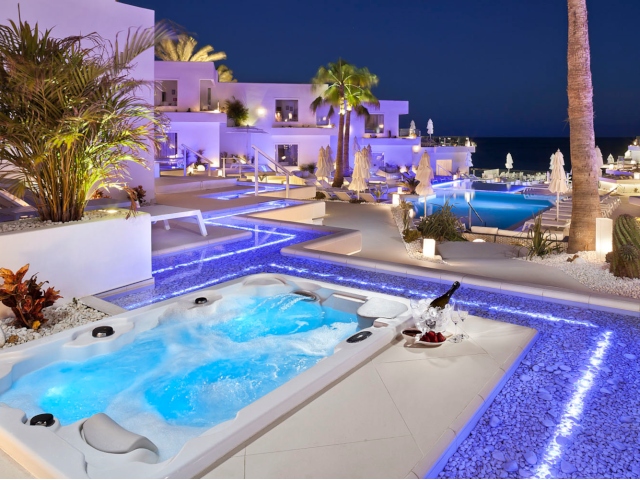 Cel mai romantic hotel: Lani`s Suites Deluxe in Spania