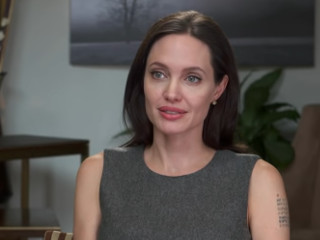 Angelina Jolie ar fi vrut sa devina vampir