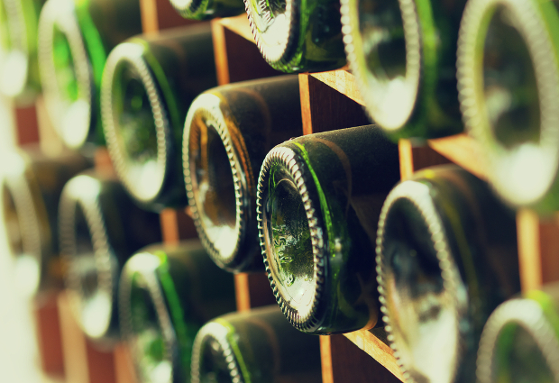 Adancitura din fundul unei sticle de vin sau sampanie se numeste punt.