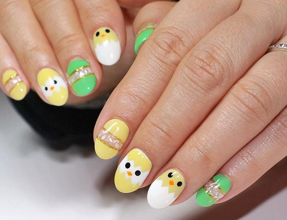 Cu asa unghii nu ai cum sa treci neobservata