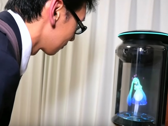 Un japonez s-a casatorit cu o holograma