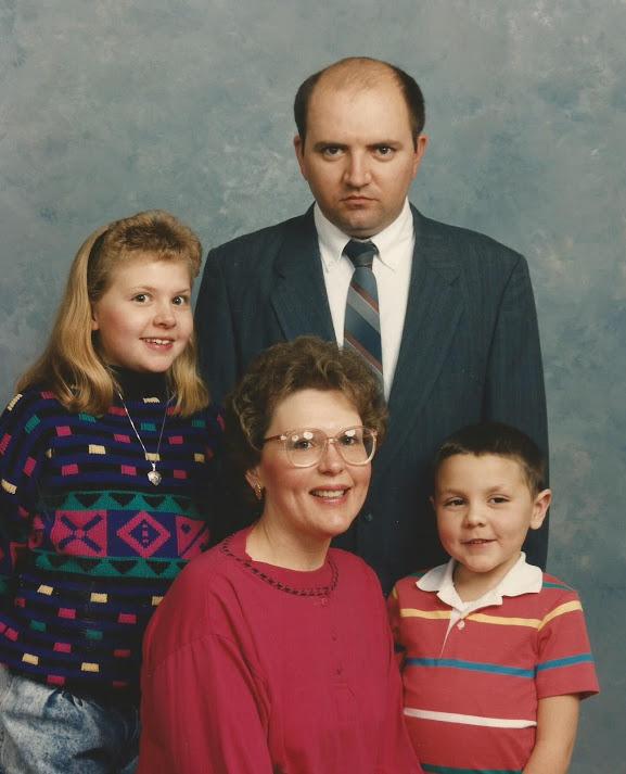 Portret de familie, cu tatal care nu zambeste niciodata