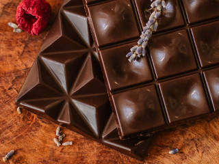 Pentru femei: ciocolata amaruie