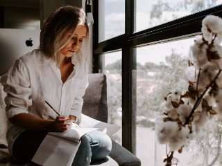 "datorita" sau "din cauza"?