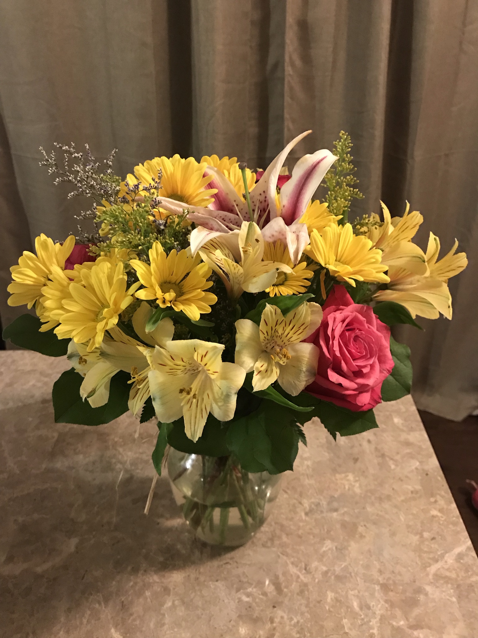 "Trec prin momente dificile, dar florile reusesc mereu sa imi aduca un zambet"