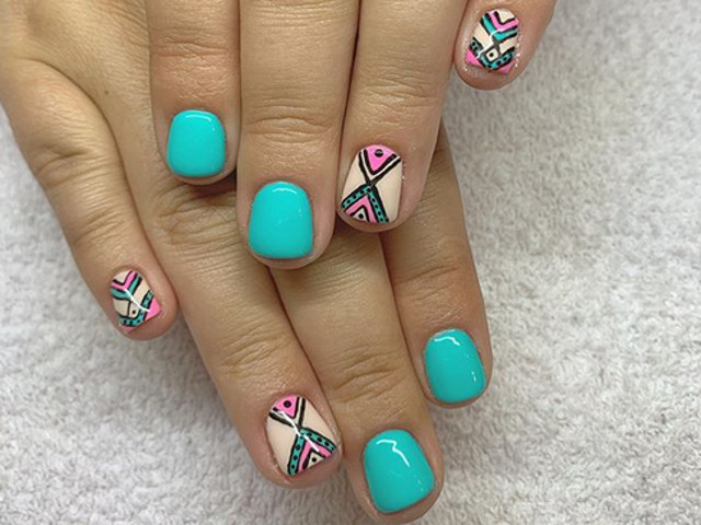 Unghii mici si colorate