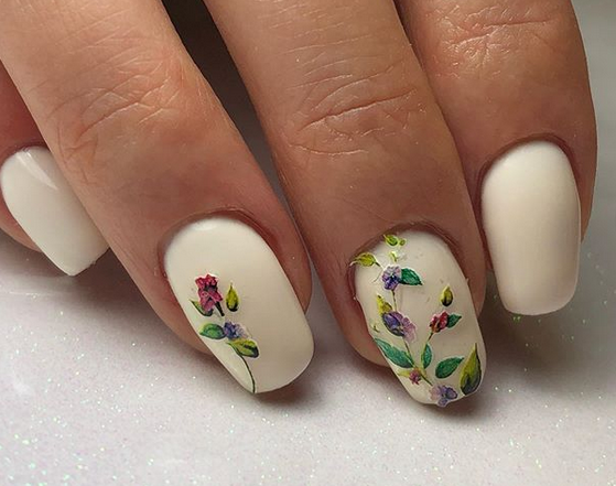 Un simplu desen poate schimba complet aspectul unghiilor