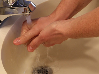 Apa rece pentru incheieturi si picioare