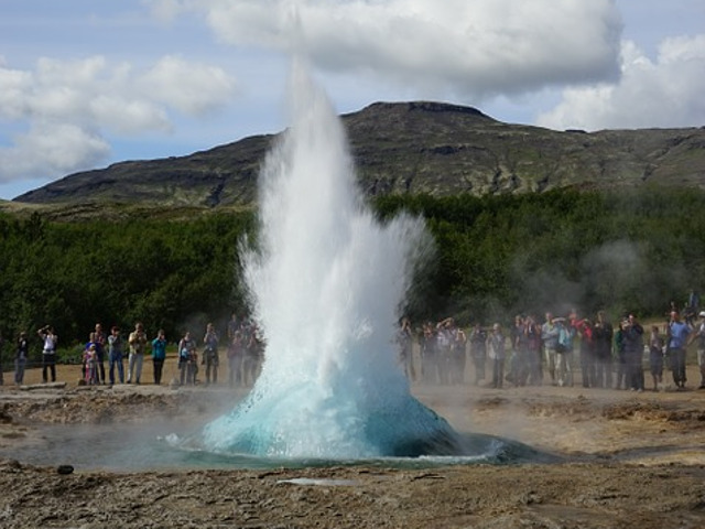 Islanda, recunoscuta si ca "tara gheizerelor"