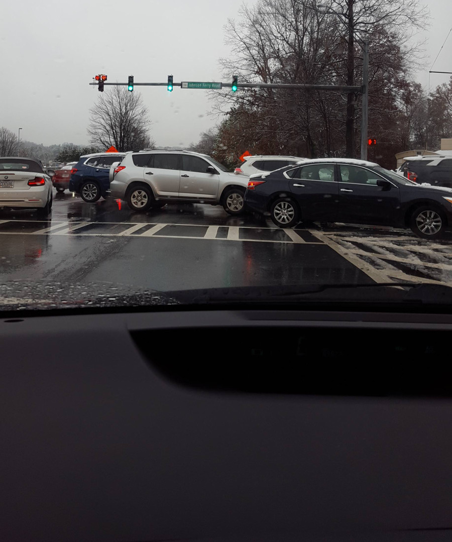 Imposibil sa nu te enervezi cand trebuie sa stai de 2 ori la semafor pentru ca...