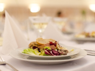 Fara nunta, dar cu fapte de bine daruite