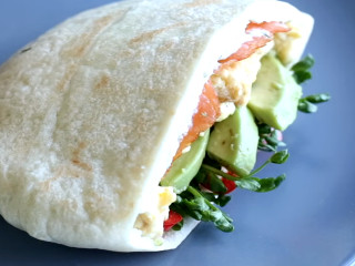 Lipie cu somon afumat