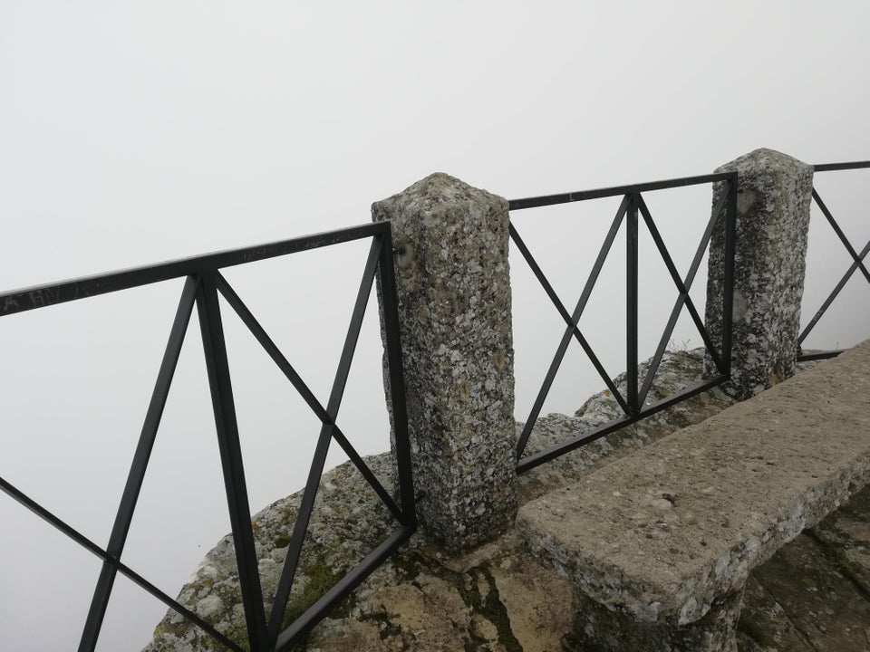 Un barbat si-a dus prietena sa vada cel mai minunat peisaj din lume. A existat "o mica problema": ceata