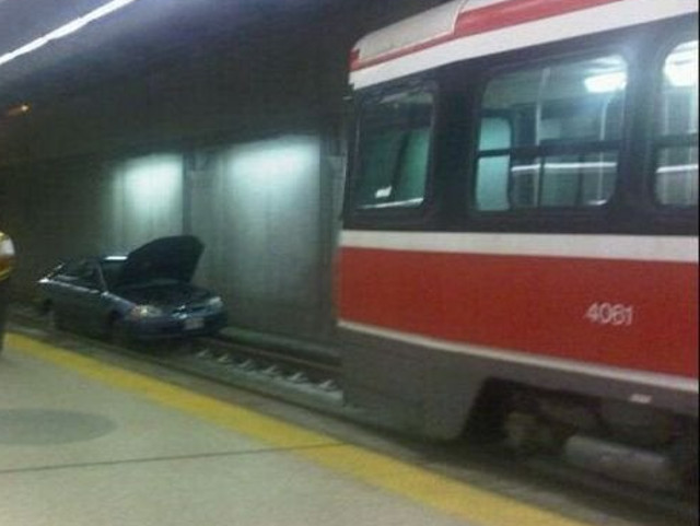 Cu masina la metrou