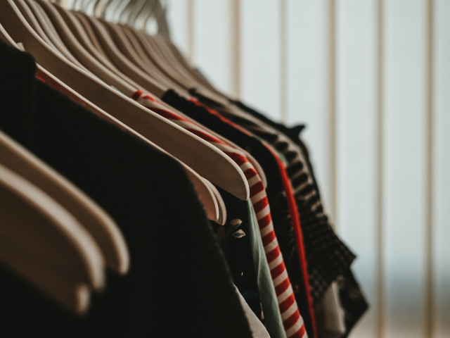 Tine-ti pantofii si gecile la locul lor