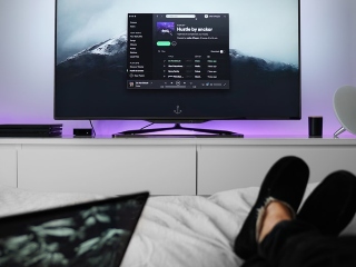 Privitul la televizor scurteaza viata