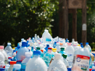 Producerea plasticului intrece limitele