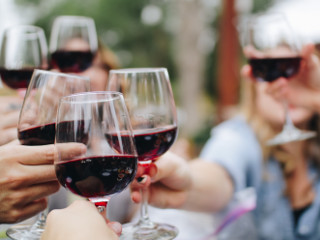 Nu se bea vin rosu