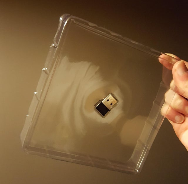 Acest drive USB este mult prea mic pentru acest ambalaj