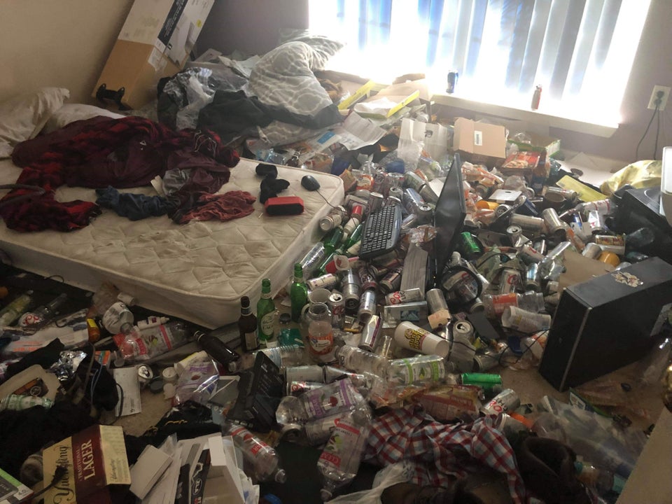 A lasat usa deschisa cand a plecat in oras...