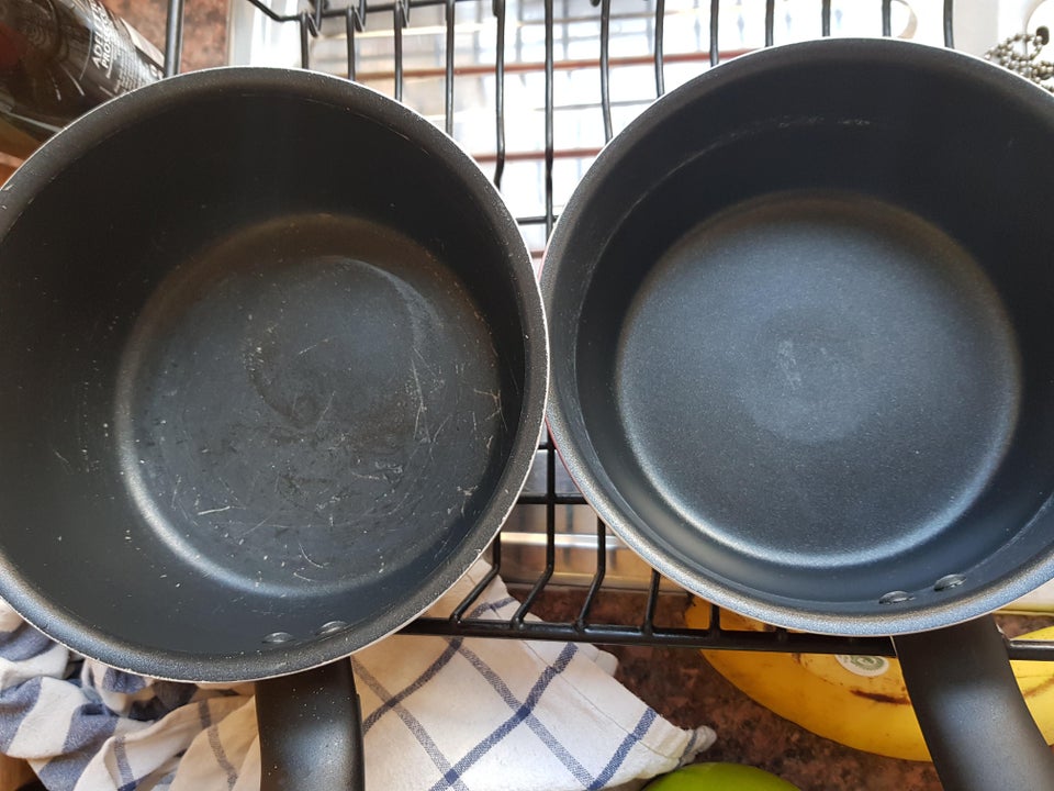 Si-a rugat colegii sa nu ii ii zgarie tigaia cu obiecte din metal...