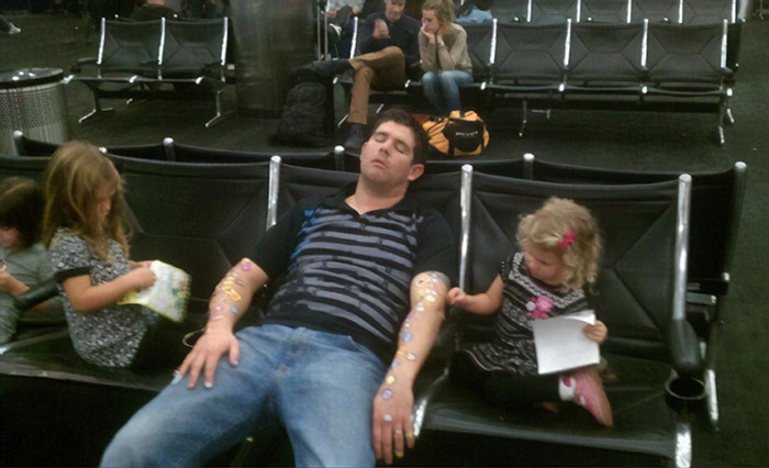 Un motiv pentru care sa nu adormi in aeroport