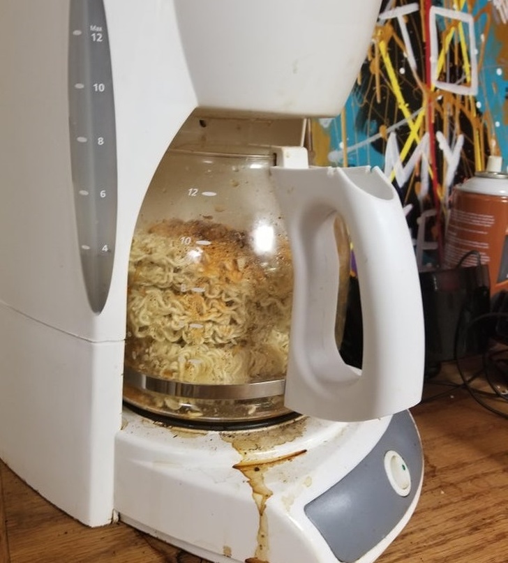 "Mi-am prins seful facandu-si cina la birou, dupa ce a divortat..."