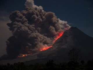 Eruptii de vulcan