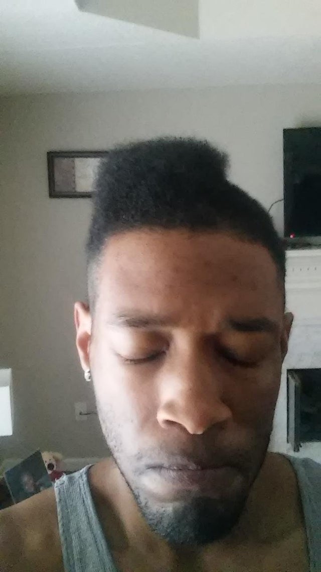 Cu o ora inainte de cursuri a vrut sa se tunda, dar masina de tuns a ramas fara baterii