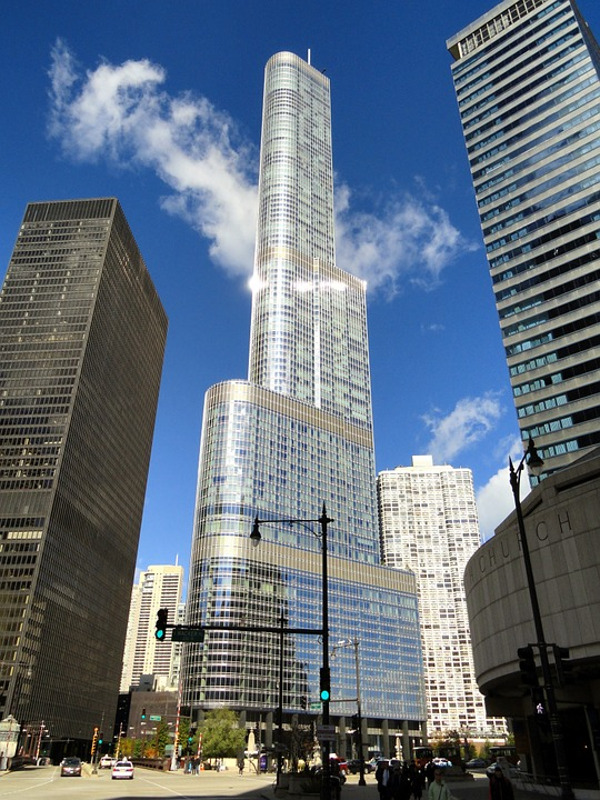 O cladire de 423 de metri si 98 de etaje destul de usor de recunoscut