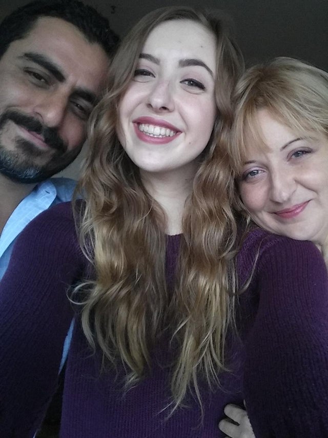 Mama ei se marita, dupa 16 ani in care a fost singura