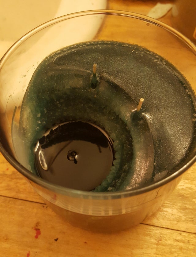 Cu siguranta nu asa ar trebui sa arate aceasta lumanare...