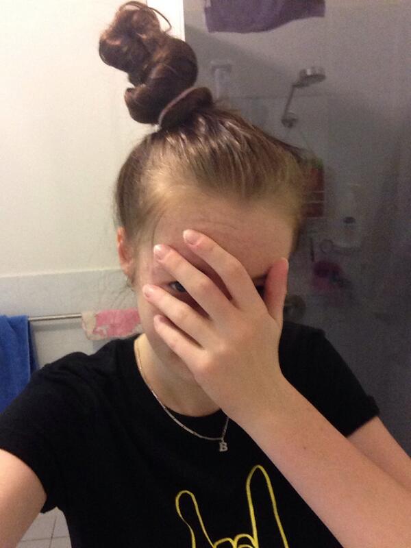 O alta problema a parului foarte lung este aceea cand incerci sa il prinzi intr-un coc