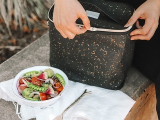 Nu-ti aduce propria mancare