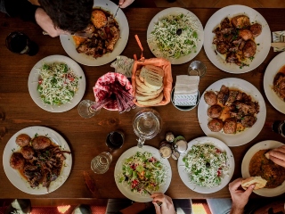 Ce sa nu ceri cand esti invitat la cineva acasa