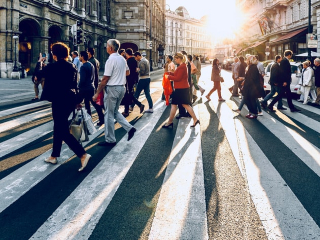 Nu trebuie sa urmezi mereu multimea