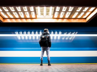 Stai cu spatele drept