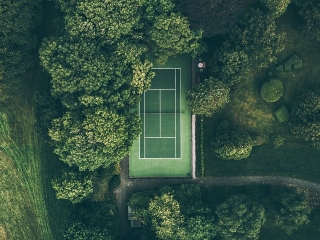 Un teren de tenis