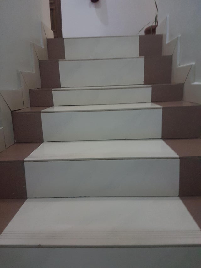 Niciuna dintre treptele acestei scari nu este egala