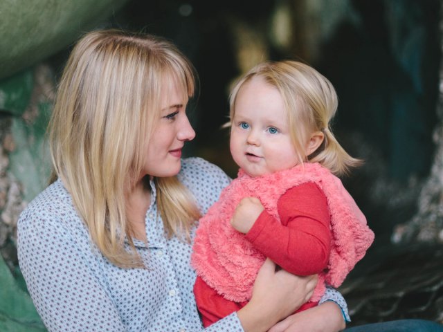 Copilul tinut prea mult in brate va deveni rasfatat