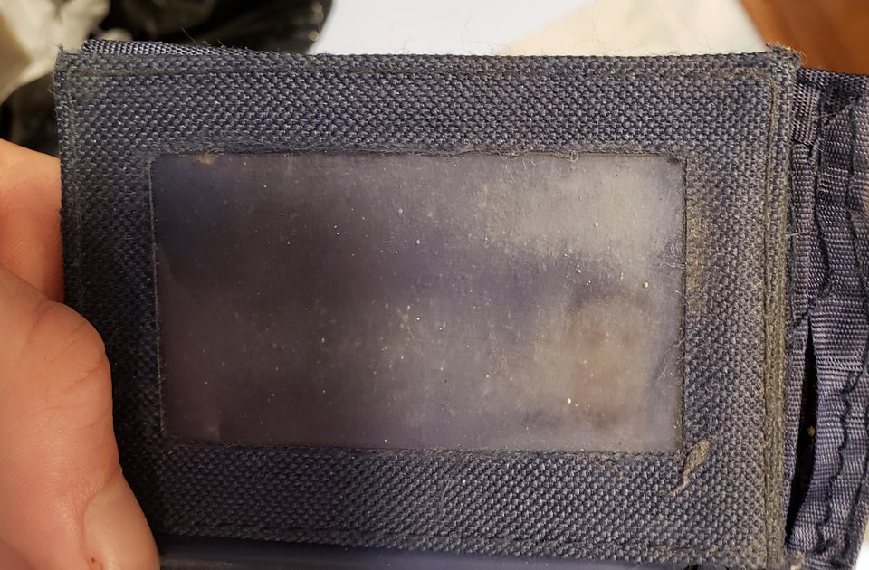 A avut acest portofel pentru atat de mult timp, incat poza carnetului de conducere a ramas imprimata