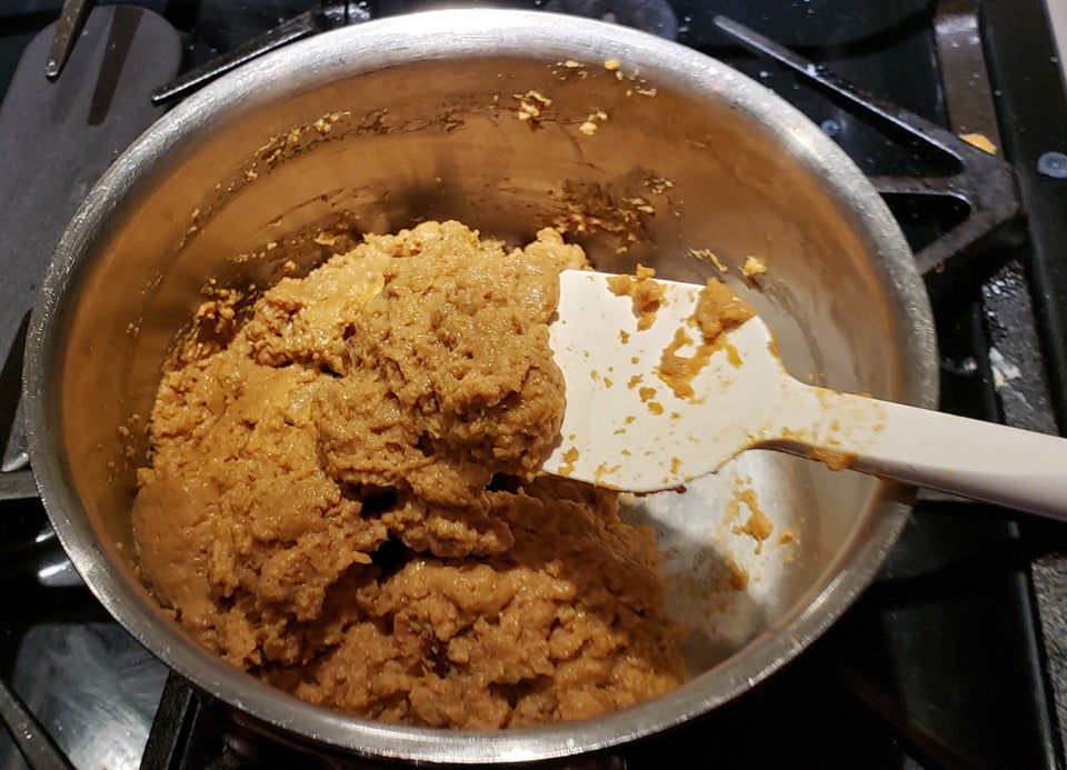 Asa arata laptele dupa ce a fost fiert la foc mic timp de 8 ore