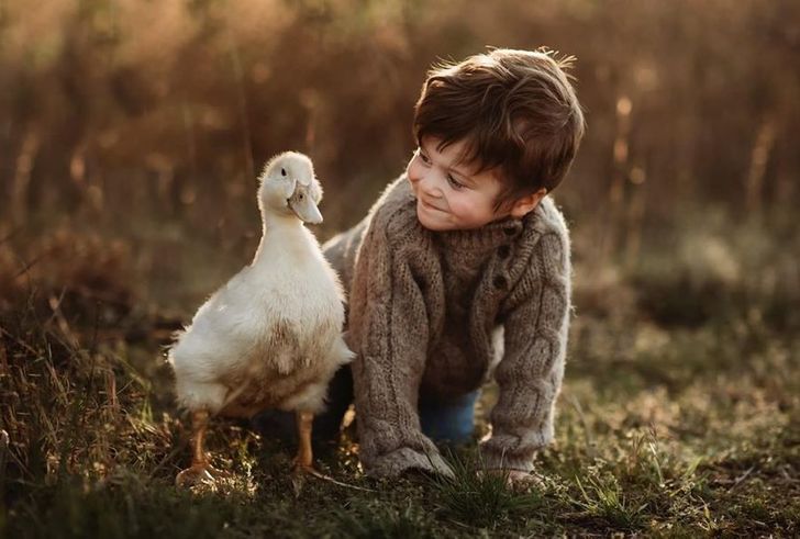 Imagini care demonstrează iubirea necondiționată dintre copii și animale