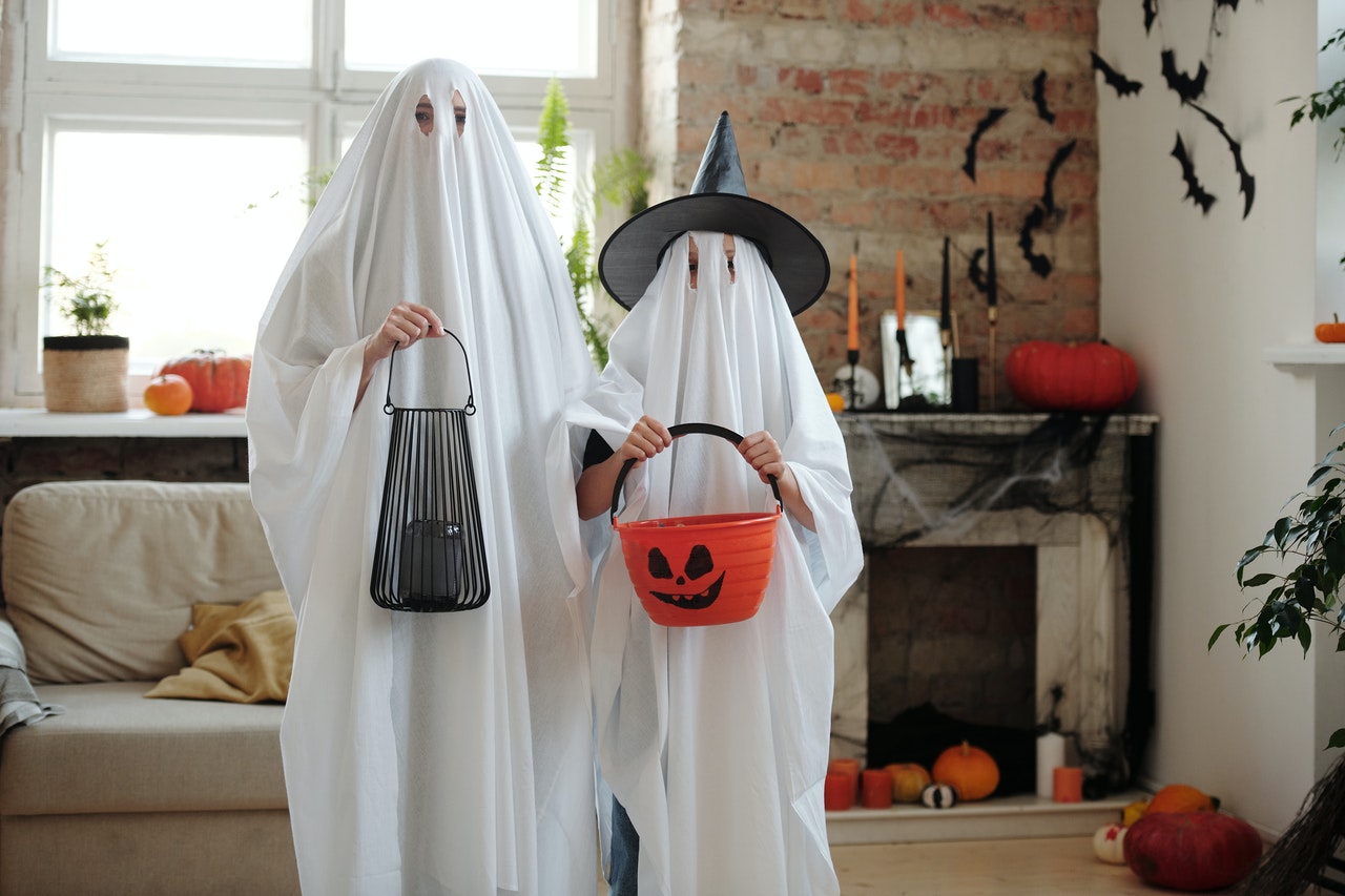 Un oraș din Canada interzice adolescenților peste 16 ani să participe la Halloween