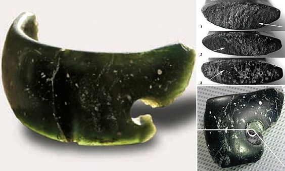 O brățară veche de 70.000 de ani