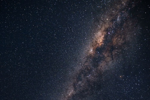 Vârsta Universului este...