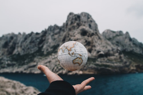 A câta planetă de la Soare este Pământul?