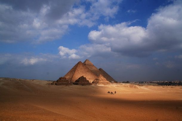 Unde se află piramidele de la Giza?