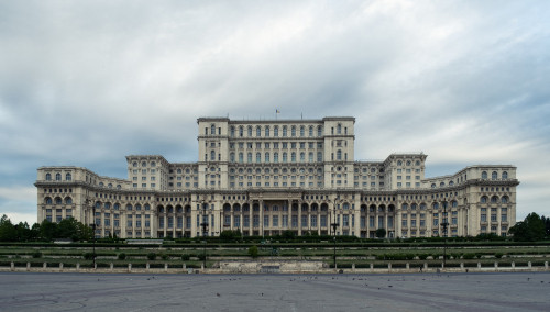 Unde se află Palatul Parlamentului?